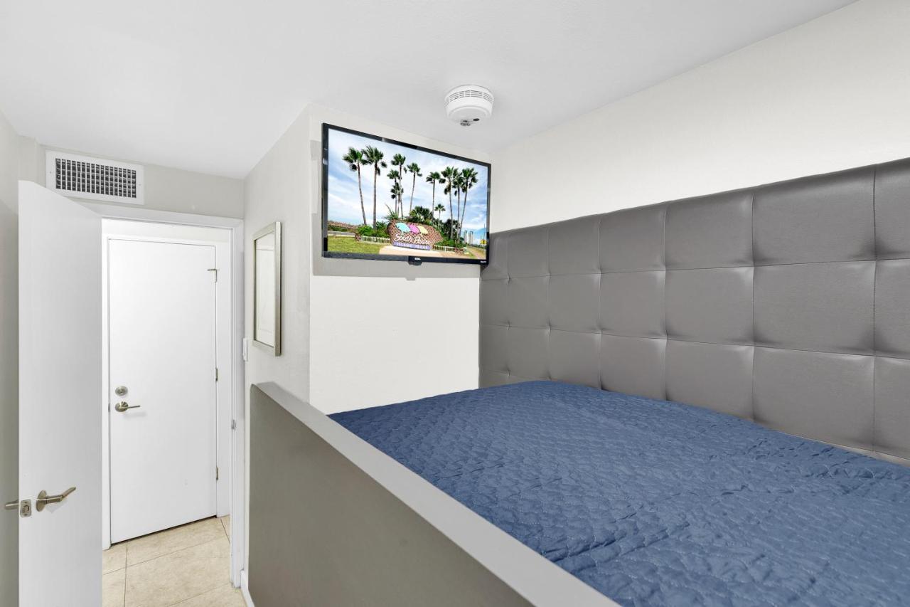 Ground Floor And Private Terrace Villa Pulau Padre Selatan Bagian luar foto